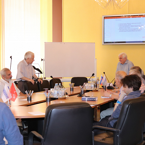 The lecture of the known American scientist, K.A. Lurier was delivered