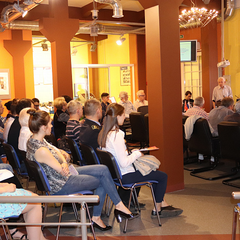 The lecture of the known American scientist, K.A. Lurier was delivered