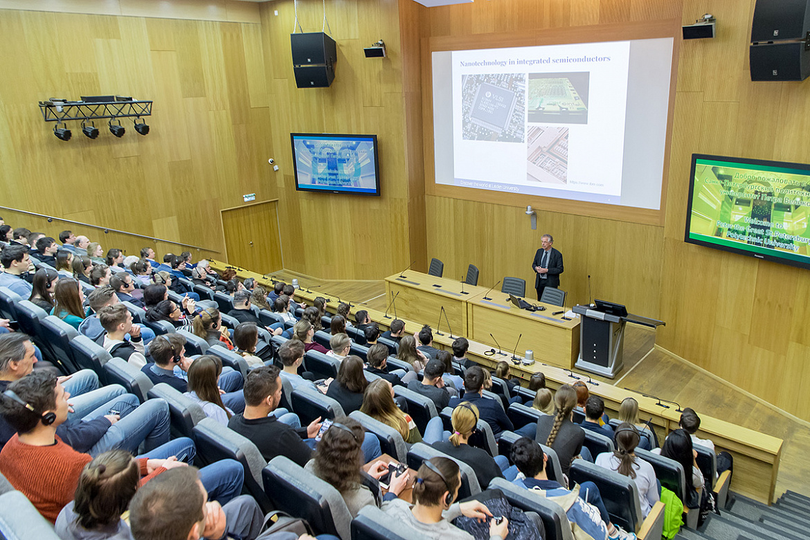 In the frameworks of the School of Young Scientists, the Professor of Leiden University, Yan M. van Ruitenbeek, delivered a lecture